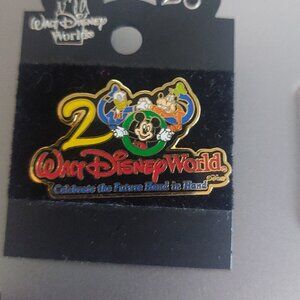 2000 Walt Disney World Celebrate the Future Hand in Hand Pin - NEW